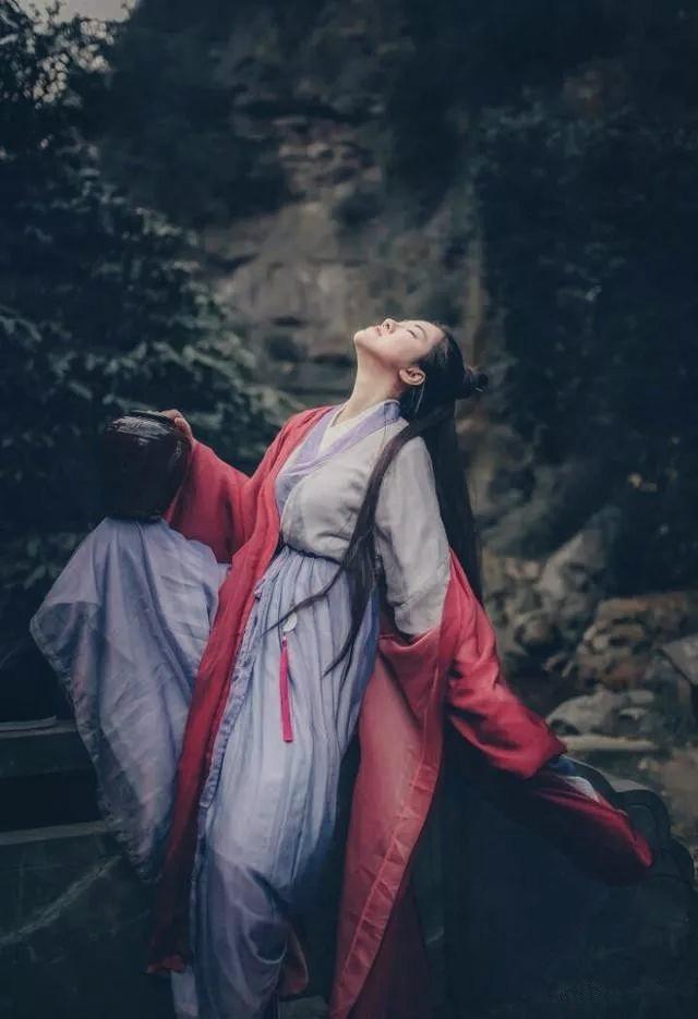 {賭馬}(劝君更尽一杯酒表达了怎样的情感) {賭馬}(劝君更尽一杯酒表达了怎样的情感)